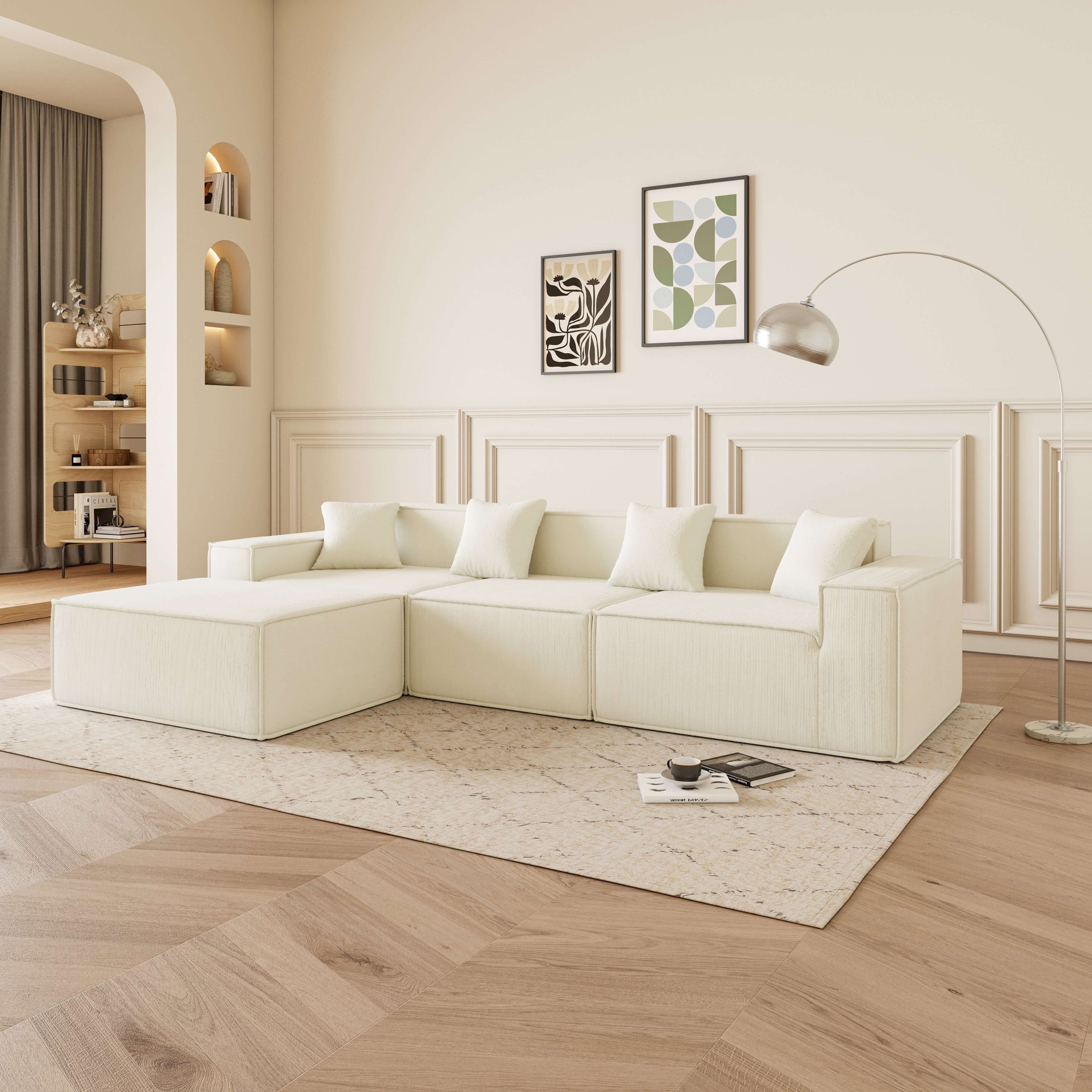 Cube - Sofá Modular 3 Plazas + Puff en Pana Beig en diseño moderno y sofisticado, adaptado a cualquier espacio.